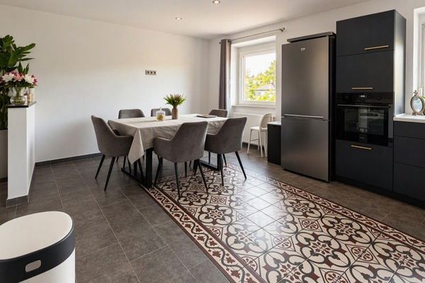 Moderna casa familiare con giardino in posizione centrale a Kaiserslautern