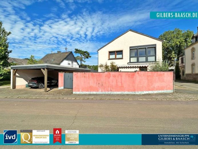 Wiltingen: Einfamilienhaus mit Carport, Garage und Garten sowie vielfältigen Nutzungsmöglichkeiten – Foto 1