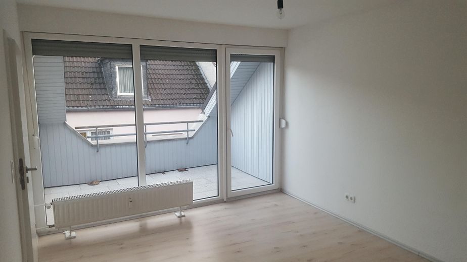 Solide Kapitalanlage mit 5,6 % Rendite inkl. Abgeschlossenheitsbescheinigung. Provisionsfrei – Balkon DG