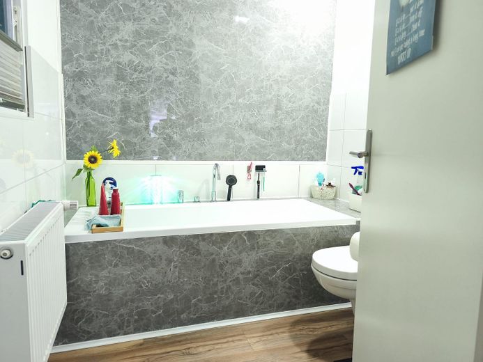 Einziehen und Wohlfühlen – Bad mit Wanne
