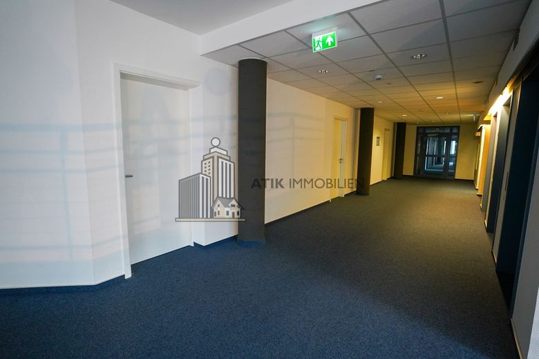 ATIK: Repräsentative Büroflächen im YPSILON OFFICE in verkehrsgünstiger Lage – Eingangsbereich