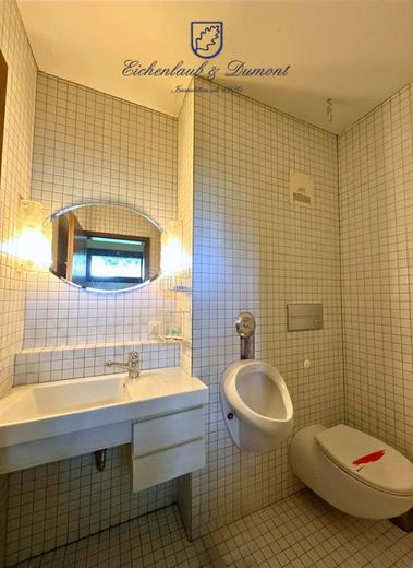 Einfamilienhaus mit ELW, tolles Grundstück mit Panoramablick über Saarbrücken – Gäste-WC 1.OG