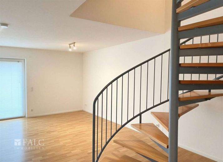 Maisonette mit Hausgefühl - Ihr eigenes Zuhause auf zwei Ebenen – Wohnzimmer - (KI generiert)