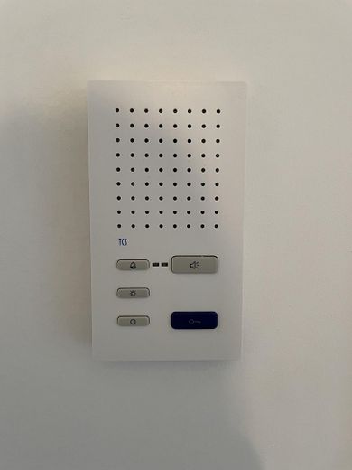 Sofort frei & ohne Provision - Renovierte 3-Zimmer-Wohnung mit Balkon – U-Bahn um die Ecke – Gegensprechanlage
