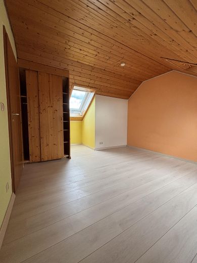 große und gepflegte Maisonettewohnung – Zimmer - 2. Stock der Whg.
