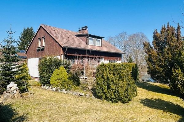 *Charming family home with potential – balcony, terrace and garden in a quiet location*