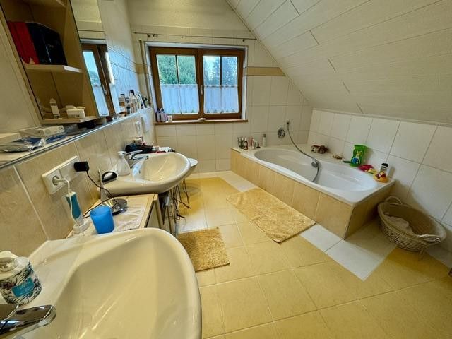 Wohnen am Rande des Naturschutzgebiets - ein Traum für Kinder und die ganze Familie – Badezimmer