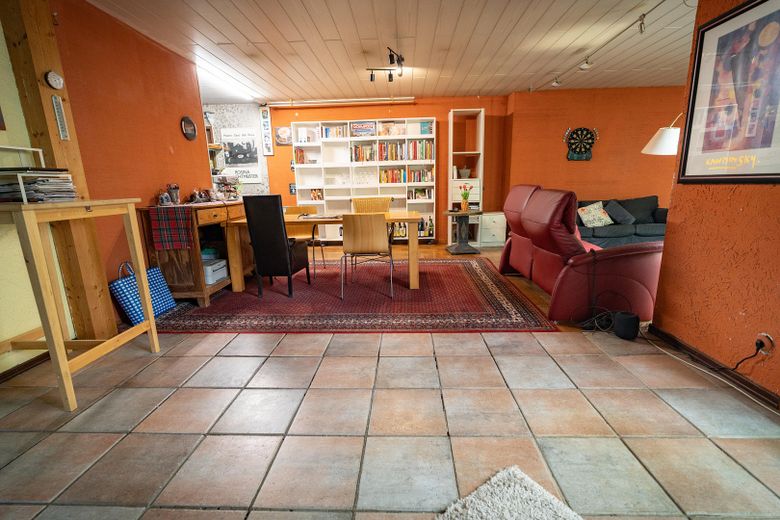 Traumgrundstück mit 840 m² – Haus mit Potenzial zur individuellen Gestaltung – Wohnzimmer