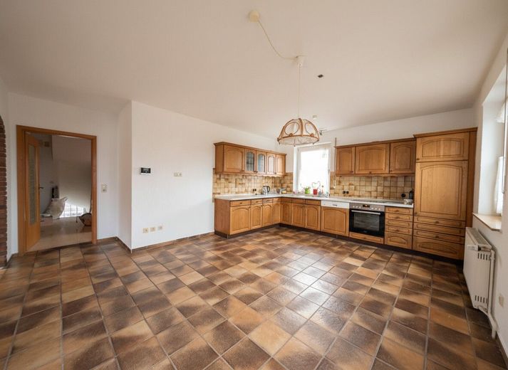 Küche in Richtung Flur &amp; Wohnzimmer