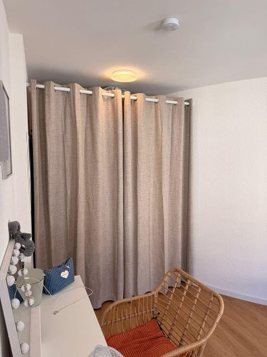 Appartamento cittadino di 2,5 locali a Rheinfelden in affitto dal 01.11.2026 – Schlafzimmer / Schrank
