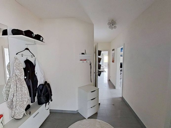 Große 3-Zimmer-Wohnung mit BALKON und EBK in ruhiger Wohnlage – Flur
