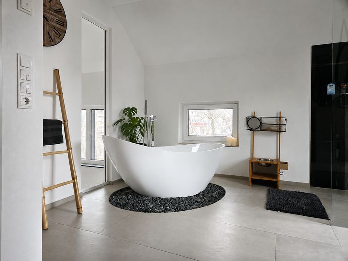 L’architettura incontra la natura – casa in muratura con privacy e un’esperienza abitativa straordinaria – Hauptbad m. Badewanne (DG)