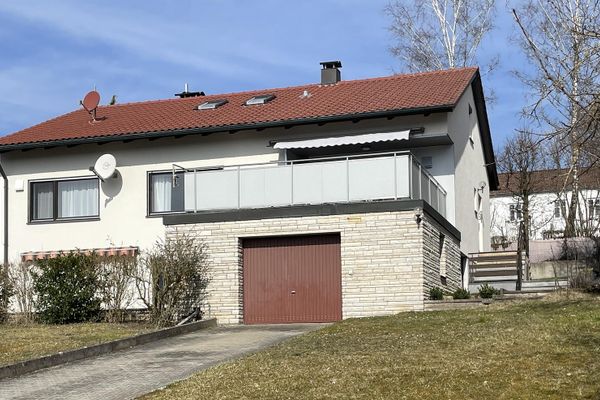 Mehrfamilienhaus mit 3 Wohneinheiten in Eichstätt OT Landershofen