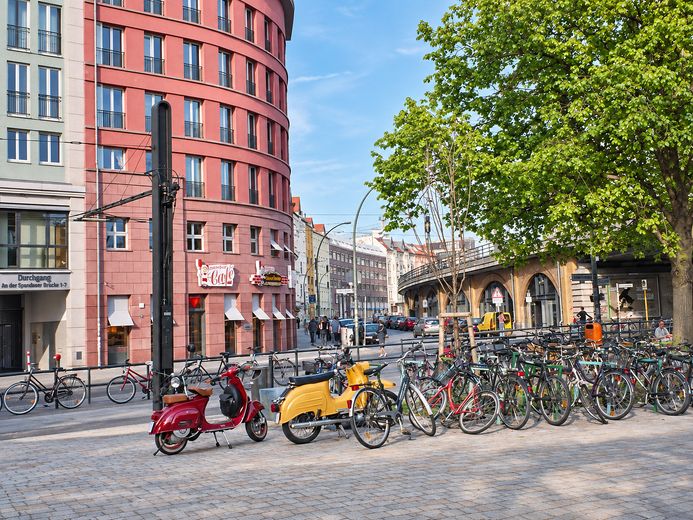 Hackescher Markt: merkezi konumda, huzurlu ve yeşil – Blick in die Dircksenstraße