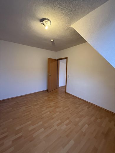 Helle 2-Zimmer-Wohnung mit Tageslichtbad – Schlafzimmer