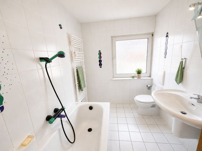 155 m² Maisonette mit außergewöhnlichem Wohngefühl | 4 Zimmer | 2 Bäder – unteres Badezimmer
