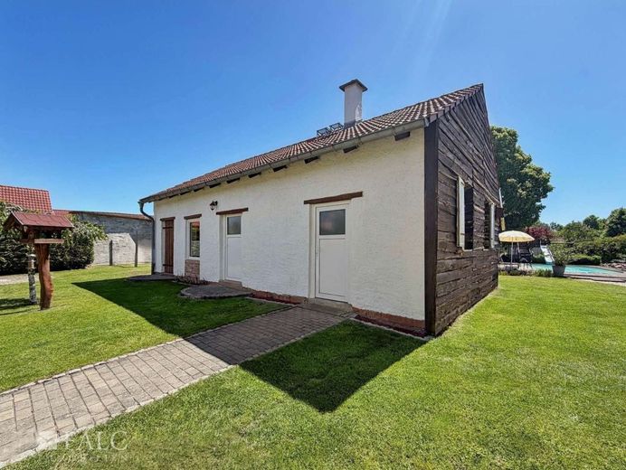 *Riserv.* Casa unifamiliare modernizzata con piscina e dotazioni di alta qualità. – Nebengebäude