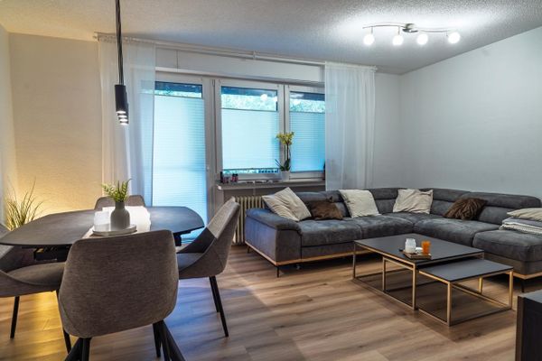Move in and feel at home: completely renovated 3-room apartment with balcony and garage