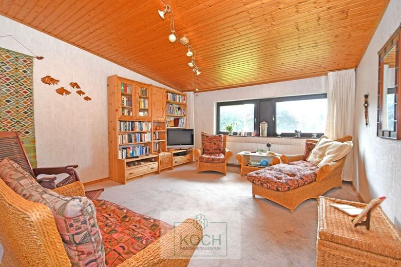 Individuelles Architektenhaus mit schönem Grundstück in ruhiger Lage – Raum2_OG