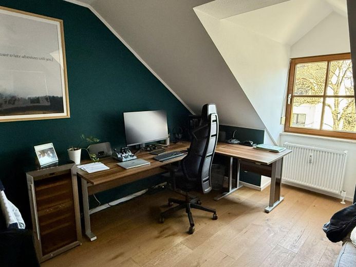 Exklusive Dachgeschosswohnung in Alleinlage – 2 Balkone - 2 Bäder – Arbeits-/Kinderzimmer