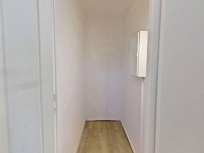 Apartamento de 3 habitaciones con distribución inteligente, cocina equipada, BALCÓN y bañera – Abstellraum