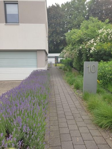 80m² Wohnung in Kleve-Materborn Wohnraum Klimatisiert – Zutritt zum Grundstück