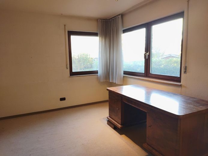 Großzügiges Reihenmittelhaus mit 222m² in Muffendorf, Einliegerwohnung und sonnigem Atriumgarten – Zimmer 1 Einliegerwohnung