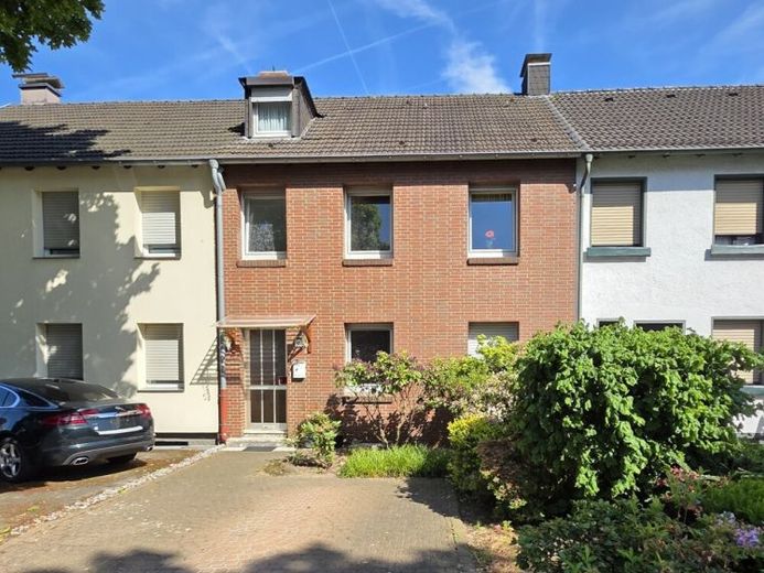 Gepflegtes Reihenmittelhaus mit Garten, Terrassenüberdachung und Stellplatz in Viersen-Dülken – Foto 1
