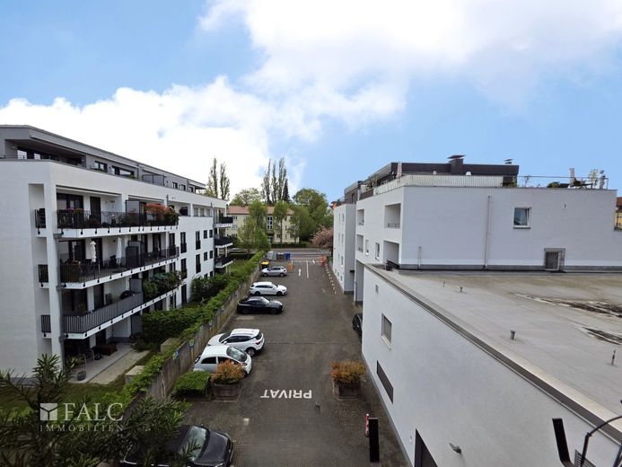 Zentrum vor der Tür - Natur vor dem Fenster! Penthouse in kleiner Einheit – Terrasse Küche