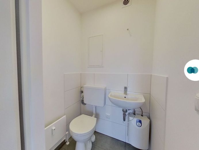 Cómodo piso de 3 habitaciones con balcón – Gäste-WC