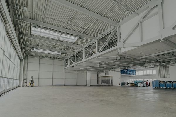 Exklusiver Hangar mit Flugfeldzugang – Werkstatt, Büro & Vorfeld | Neuhausen ob Eck