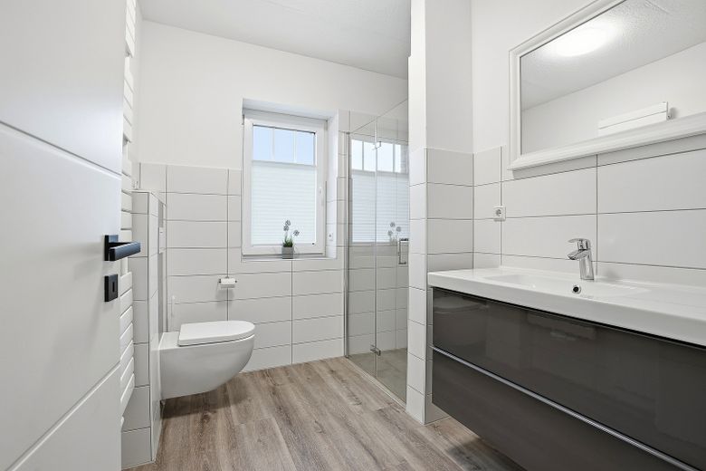 ESCLUSIVA CASA A TRE FRONTONI CON STRAORDINARIO GIARDINO – Bad EG