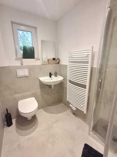*SOFORT EINZIEHEN* EFH Osnabrück-Hellern – Gäste-WC + Dusche EG