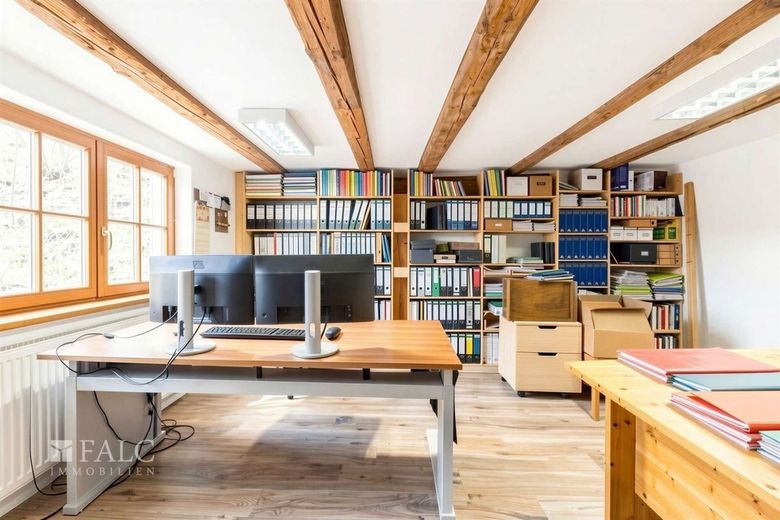 Einzigartiges Landanwesen - Wohnen, Arbeiten &amp; Selbstversorgung auch für mehrere Generationen – Büro - (KI generiert)