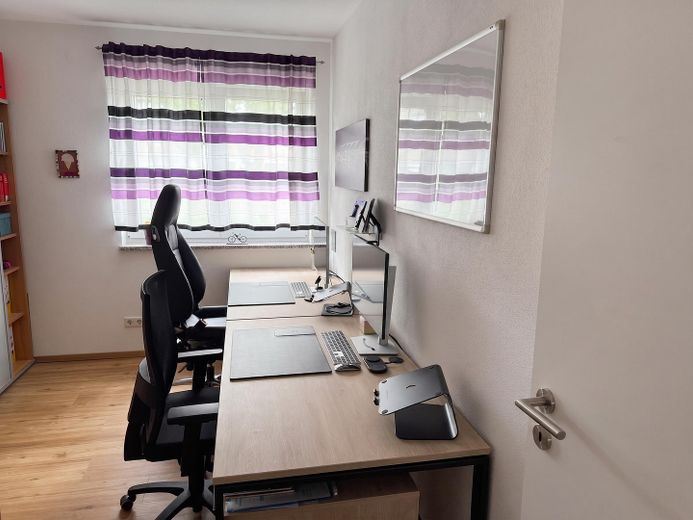 Habiter et travailler : appartement de 5 pièces au rez-de-chaussée avec jardin et bureau/salle de loisirs de 60 m² au sous-sol – Drittes Zimmer