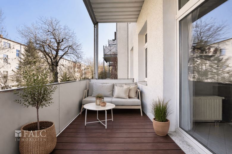 Charmante Altbauwohnung mit Erker &amp; Balkon in begehrter Lage von Magdeburg-Stadtfeld Ost – Balkon zum Innenhof virtuell eingerichtet