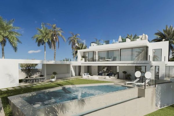 Bellissima villa in un complesso residenziale privato e sorvegliato nelle immediate vicinanze del mare