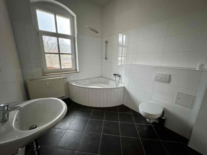 Luminoso apartamento de 2 habitaciones con balcón y bañera de esquina – Foto 1