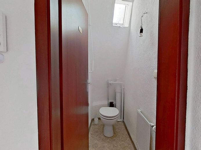 3-Zimmer-Dachgeschosswohnung mit Nürnberg-Sündersbühl – Separates WC