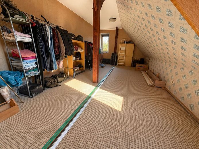 Viel Platz für Visionen - Sanierungsobjekt mit Scheune und großem Grundstück – Schlafzimmer im 1. OG