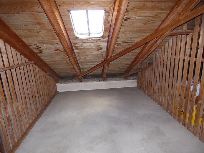 Attraktive und ruhige Wohnung in 95138 Bad Steben. – Bodenkammer