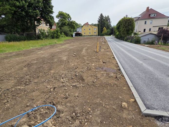 Großröhrsdorf'ta güzel konumda yapı hakkı kiralama arsası – Fotoğraf 1