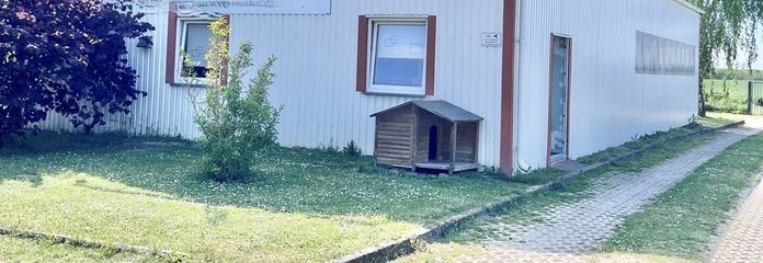 Arbeits- und Lagerhalle