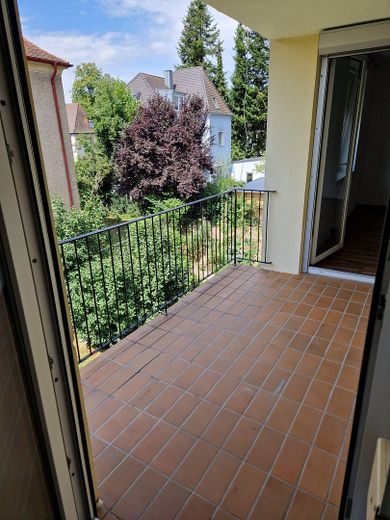 Merkezi konumda yenilenmiş 2 odalı daire – Straubinger tren istasyonu ve eski şehre yakın – Balkon