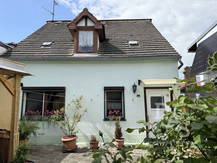 Viel Platz für Familie, Hobby und Homeoffice – gepflegtes Einfamilienhaus mit Innenhof – Foto 1