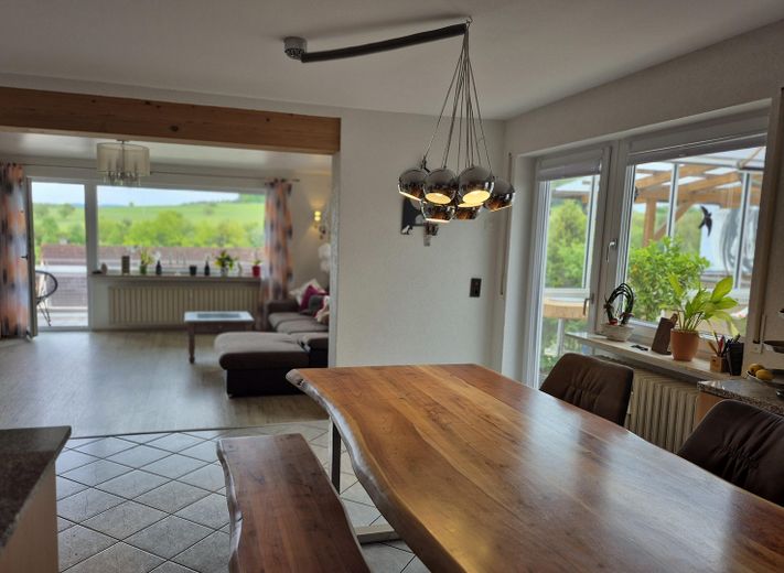 Außergewöhnliches Mehrfamilienhaus mit Aussicht und Ausblick – Wohnen EG 
