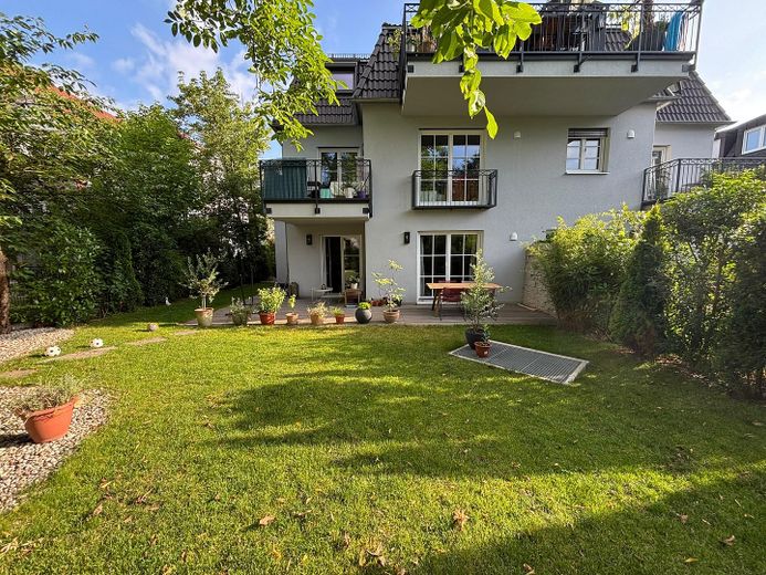 Exklusive 4-Zimmer-Wohnung in München-Obermenzing – Garten WHG 2