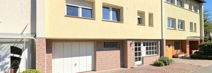 Attraente casa trifamiliare a Mannheim-Neckarstadt – investimento immobiliare con potenziale di sviluppo