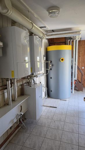 Casa a schiera modernizzata con fascino d’epoca e appartamento indipendente – Foto 8