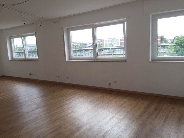 Appartamento 2° piano, ascensore, pochi passi dalla stazione ICE – Wohnraum (Aufteilung möglich)